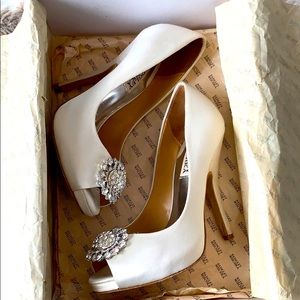 LISSA Badgely Mischka heels